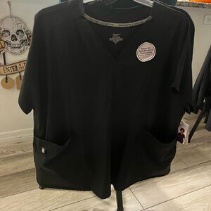 Black Scrub Top 3XL 2 pockets Brand New With Tags